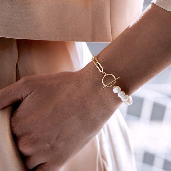 Jewelry - 18k Gold Plated Trendy Paper Clip Chain Link and Pearls Toggle Bracelet